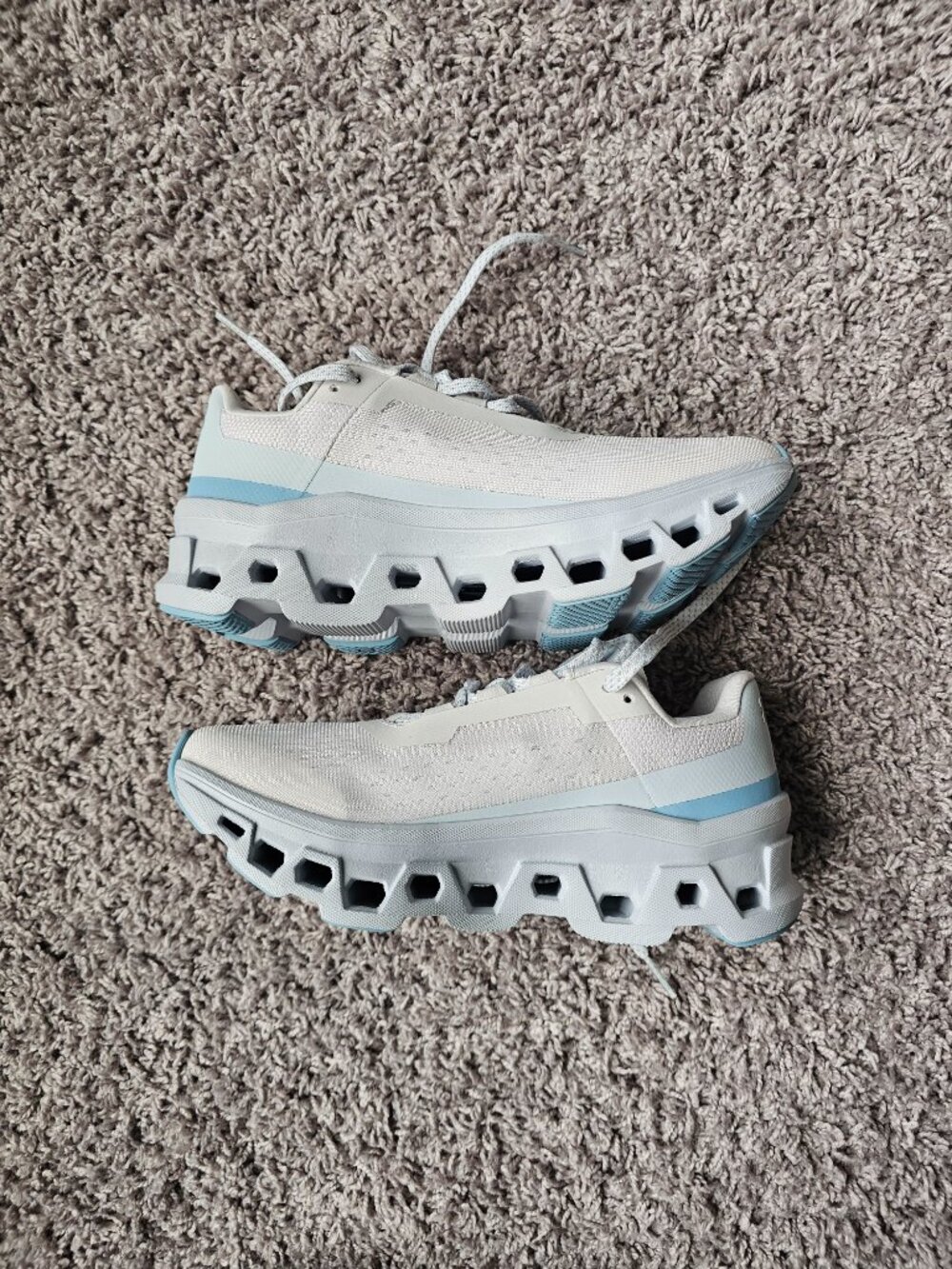 ON Cloudmonster Shoes in size 7 - Picture 4 of 8